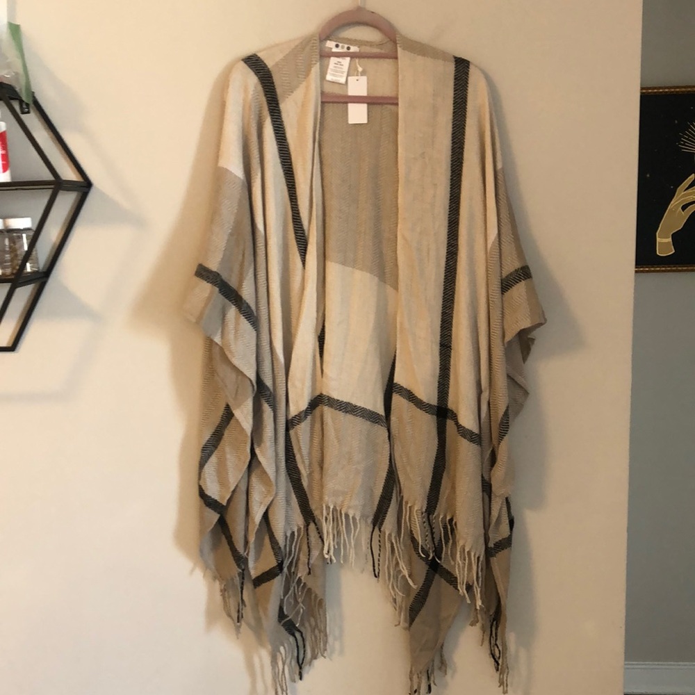 NWT plaid print shawl O/S